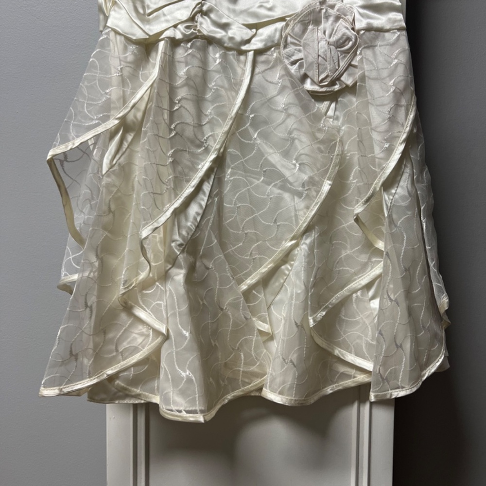 Dress - Picture 6 of 11